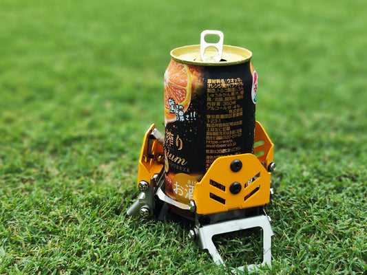 テーブルがなくても飲み物を安定して地面に置ける、折り畳み式ドリンクホルダー