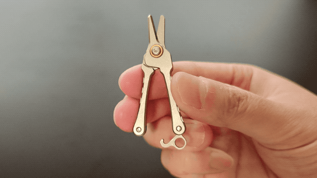 【チタン製ミニハサミ】でどこでも簡単に鼻毛を処理！