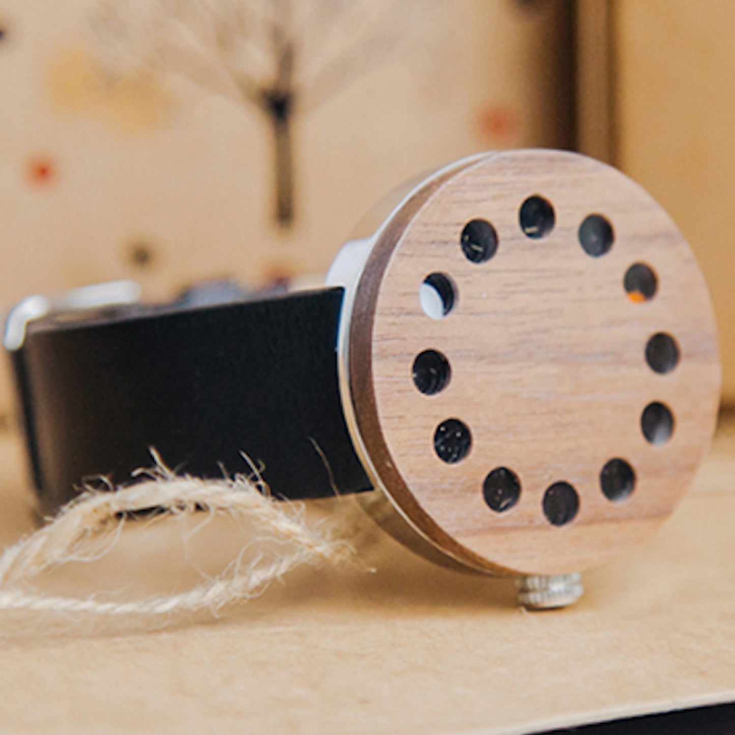 針がない木製時計「INDIOS」